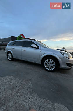 Универсал Opel Astra 2010 в 