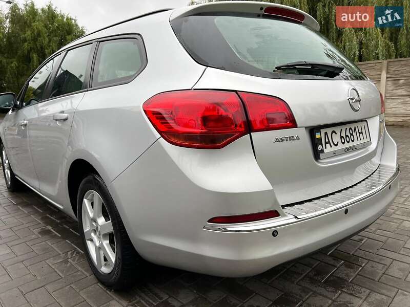Универсал Opel Astra 2013 в Луцке