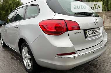 Універсал Opel Astra 2013 в Луцьку