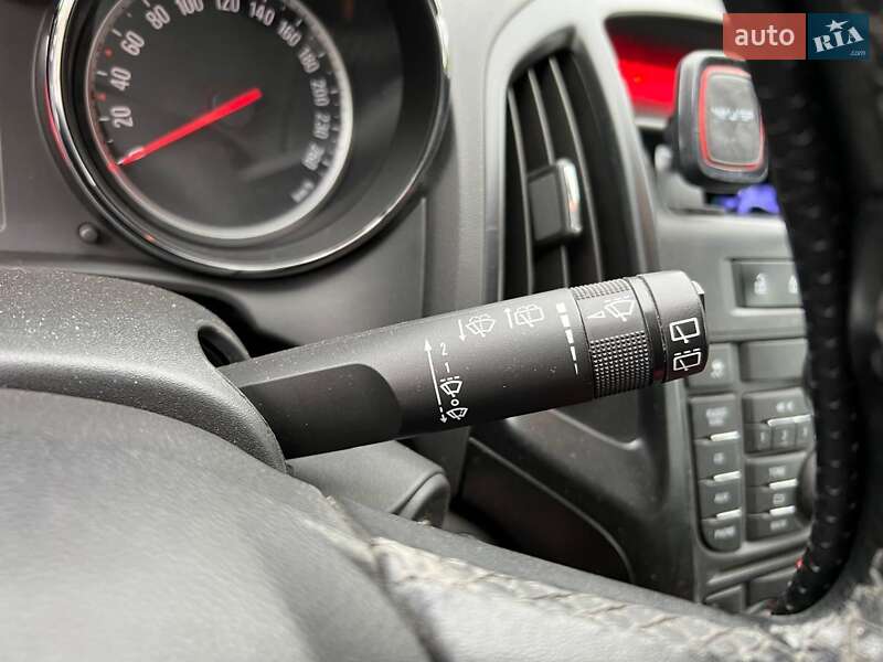 Универсал Opel Astra 2013 в Луцке