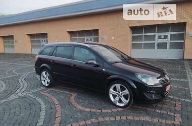 Універсал Opel Astra 2010 в Луцьку