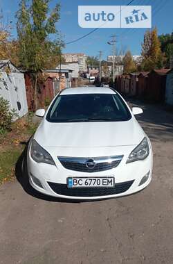 Універсал Opel Astra 2011 в Львові