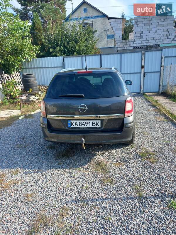 Универсал Opel Astra 2010 в Глевахе