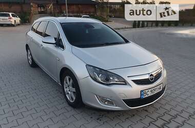 Універсал Opel Astra 2011 в Золочеві