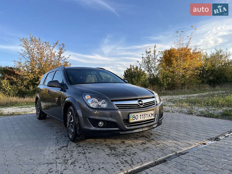 Универсал Opel Astra 2012 в Тернополе