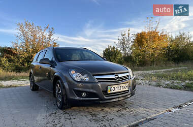 Універсал Opel Astra 2012 в Тернополі