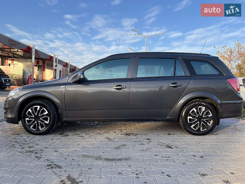 Универсал Opel Astra 2012 в Тернополе