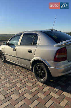 Хэтчбек Opel Astra 2000 в 