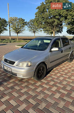 Хэтчбек Opel Astra 2000 в 