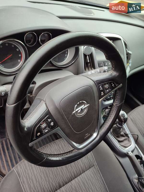 Универсал Opel Astra 2015 в Чернигове