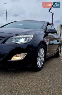 Хэтчбек Opel Astra 2010 в Киеве