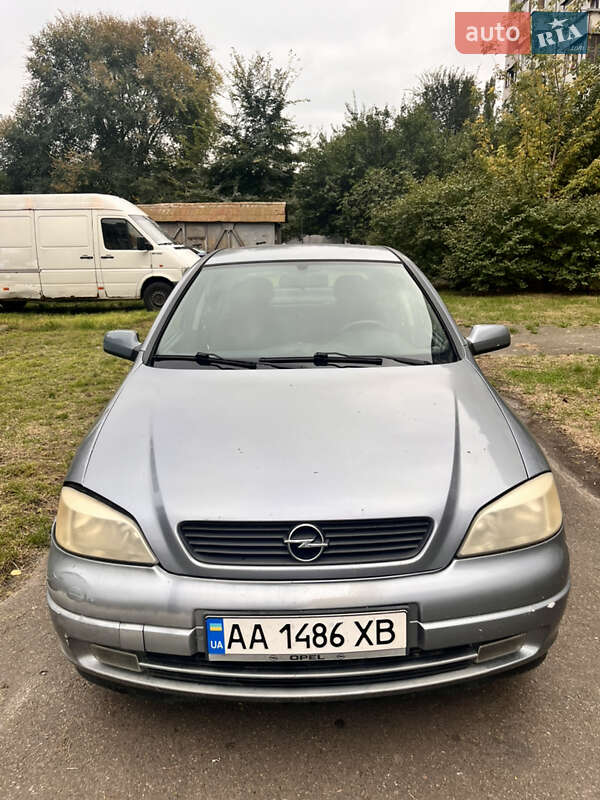Седан Opel Astra 2004 в Киеве