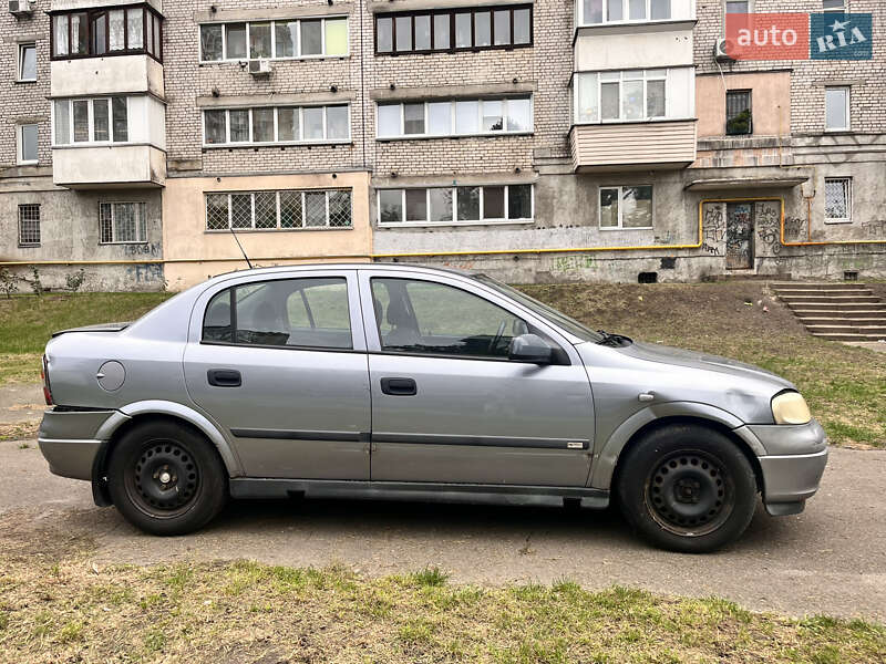 Седан Opel Astra 2004 в Киеве