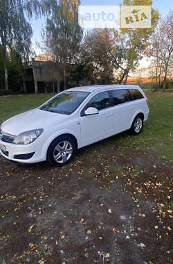 Универсал Opel Astra 2010 в Тернополе