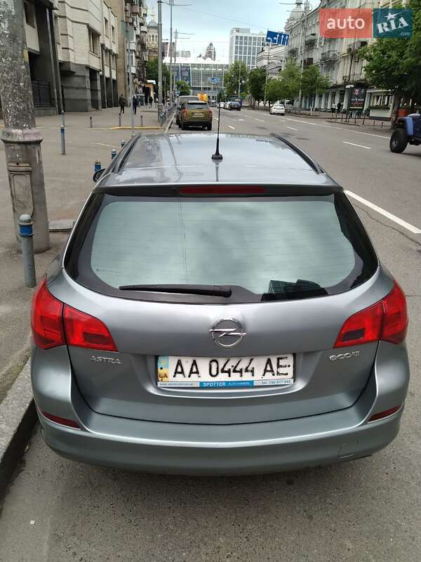 Универсал Opel Astra 2011 в Киеве