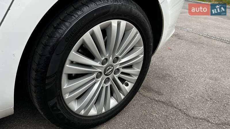 Седан Opel Astra 2015 в Павлограді