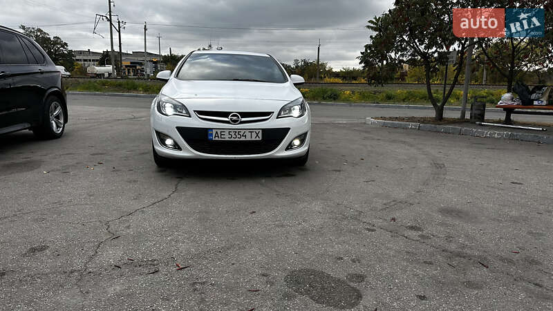 Седан Opel Astra 2015 в Павлограді