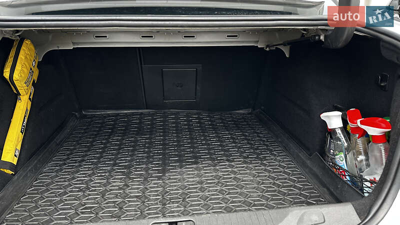 Седан Opel Astra 2015 в Павлограді