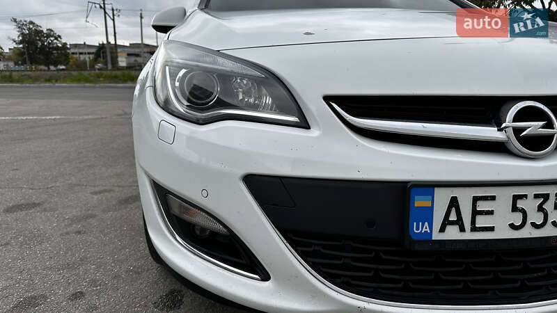 Седан Opel Astra 2015 в Павлограді