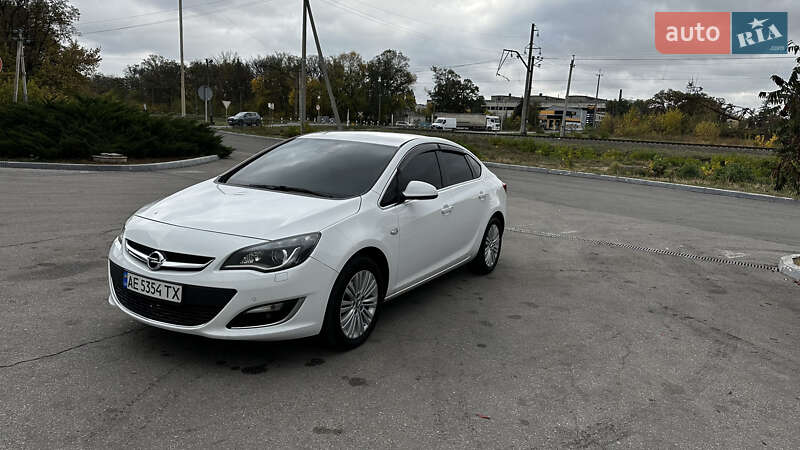 Седан Opel Astra 2015 в Павлограді