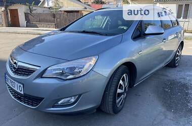 Універсал Opel Astra 2011 в Рівному