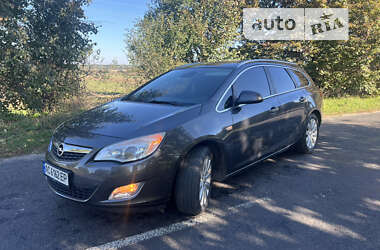 Універсал Opel Astra 2011 в Луцьку