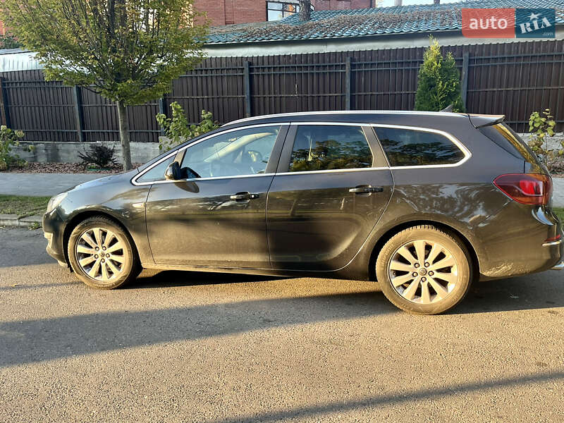 Универсал Opel Astra 2014 в Киеве