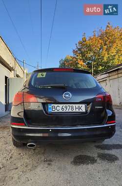 Универсал Opel Astra 2012 в Львове