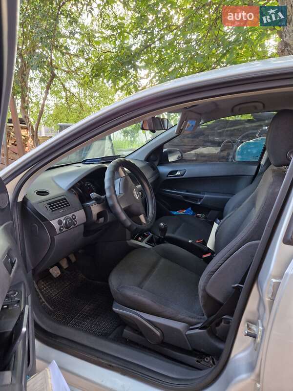 Хэтчбек Opel Astra 2004 в Владимире