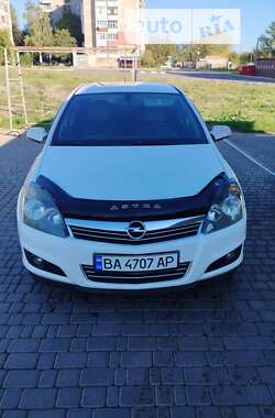 Седан Opel Astra 2014 в Олександрії