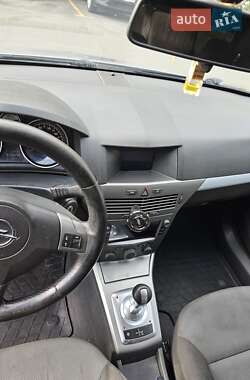 Хэтчбек Opel Astra 2004 в Киеве