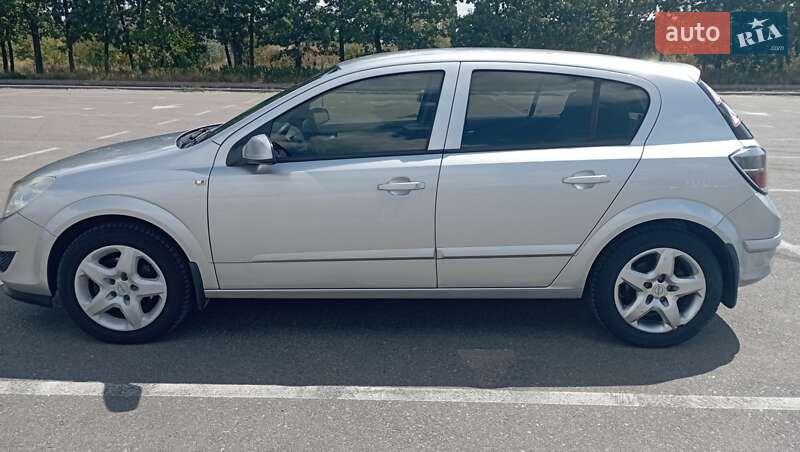 Хэтчбек Opel Astra 2008 в 