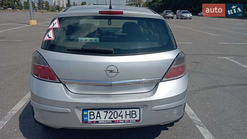 Хэтчбек Opel Astra 2008 в Павлограде