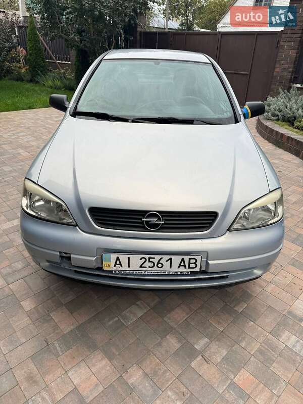 Седан Opel Astra 2004 в 