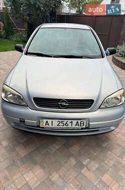 Седан Opel Astra 2004 в 