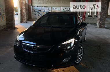 Универсал Opel Astra 2012 в 