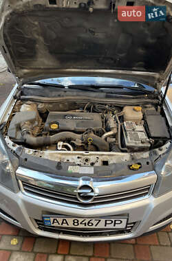 Универсал Opel Astra 2012 в 