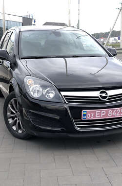 Універсал Opel Astra 2010 в Луцьку