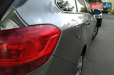 Универсал Opel Astra 2011 в 