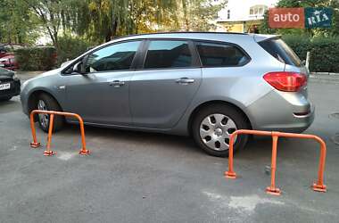 Универсал Opel Astra 2011 в 
