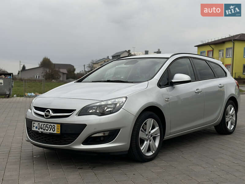 Універсал Opel Astra 2016 в Тернополі