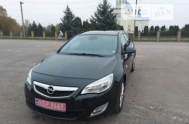 Універсал Opel Astra 2012 в Костопілі