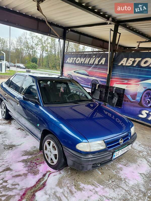Седан Opel Astra 1993 в Ивано-Франковске