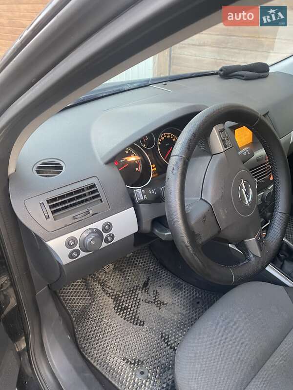 Универсал Opel Astra 2005 в Кутах