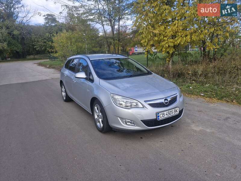 Универсал Opel Astra 2011 в 