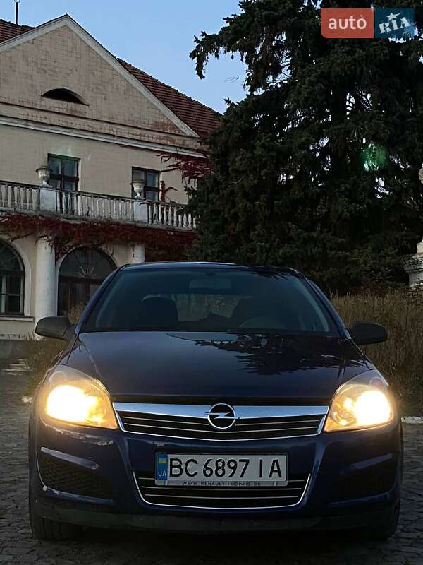 Хэтчбек Opel Astra 2009 в Ходорове