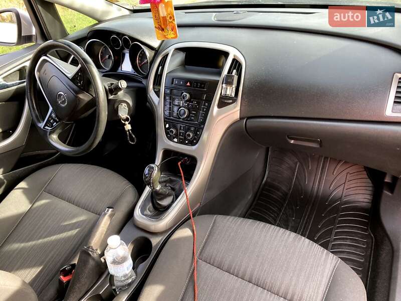 Хэтчбек Opel Astra 2010 в Новой Ушице