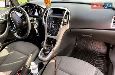 Хэтчбек Opel Astra 2010 в 