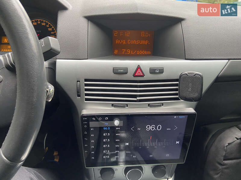 Хетчбек Opel Astra 2012 в Києві