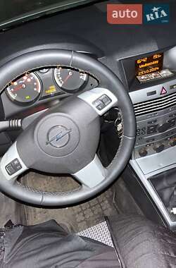 Хетчбек Opel Astra 2013 в Дніпрі